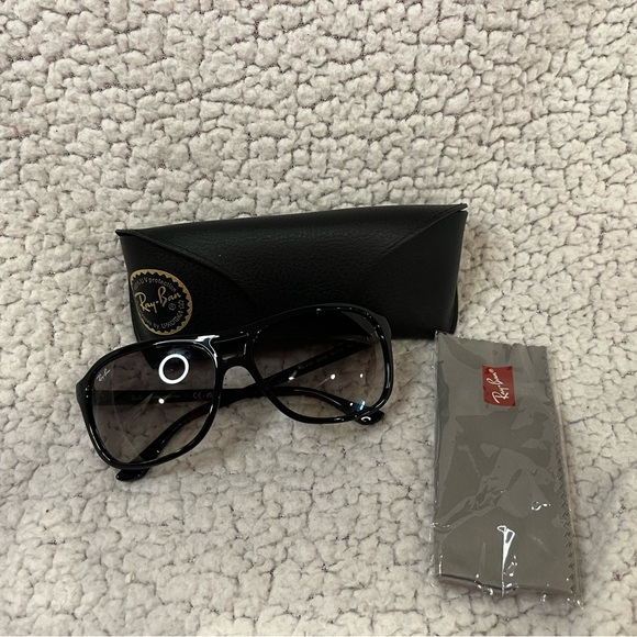 Ray Ban – RB4128 - Picture 1 of 6